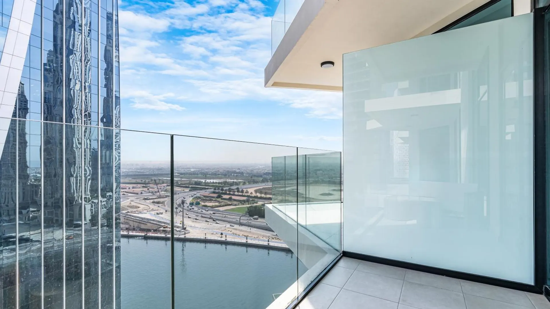 Excellent Home With Canal Views By Missoni Dubai Appartement